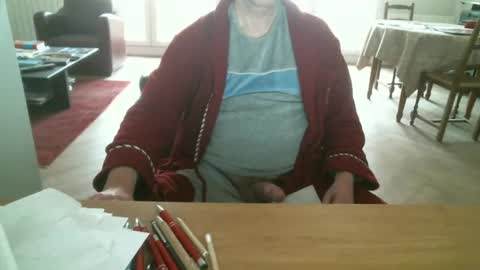 Snapshot of kisslog1 chatting on December 29, 11:29 am kisslog1 online show from December 29, 11:29 am