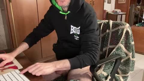 kissofbanned1983 online show from February 8, 7:56 am