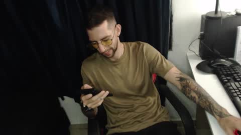 kitcatdreams online show from April 16, 12:00 am