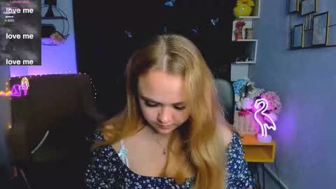 Snapshot of kitniss_dreamy chatting on September 16, 11:28 pm kitniss online show from September 16, 11:28 pm