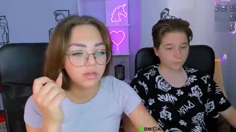 Snapshot of kitniss_dreamy chatting on September 25, 6:39 am kitniss online show from September 25, 6:39 am