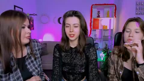 kitniss online show from March 28, 8:19 pm