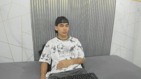 kitsune_44 online show from April 6, 7:26 pm