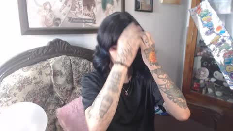 Snapshot of kitsunearineko chatting on October 27, 3:43 am Ari Keimiwrights online show from October 27, 3:43 am