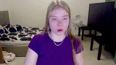 Snapshot of kitten_jenny01 chatting on December 17, 4:23 am Jennyblonde and Emmabrunette online show from December 17, 4:23 am