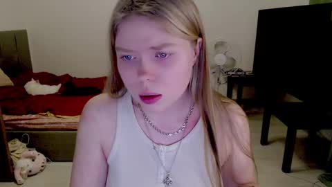 Snapshot of kitten_jenny01 chatting on January 28, 8:36 pm Jennyblonde and Emmabrunette online show from January 28, 8:36 pm
