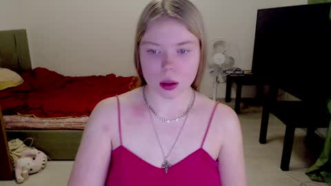 Snapshot of kitten_jenny01 chatting on February 3, 11:47 pm Jennyblonde and Emmabrunette online show from February 3, 11:47 pm