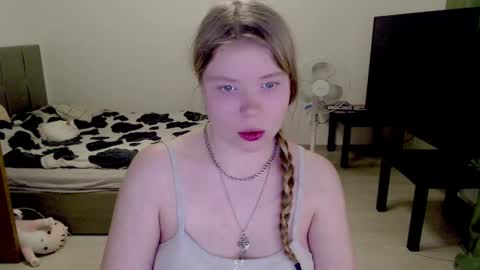 Snapshot of kitten_jenny01 chatting on February 20, 9:20 pm Jennyblonde and Emmabrunette online show from February 20, 9:20 pm