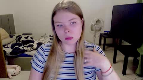 Snapshot of kitten_jenny01 chatting on September 20, 2:40 pm Jennyblonde and Emmabrunette online show from September 20, 2:40 pm