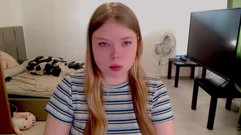 Snapshot of kitten_jenny01 chatting on September 30, 11:37 am Jennyblonde and Emmabrunette online show from September 30, 11:37 am