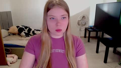 Snapshot of kitten_jenny01 chatting on October 7, 12:57 pm Jennyblonde and Emmabrunette online show from October 7, 12:57 pm