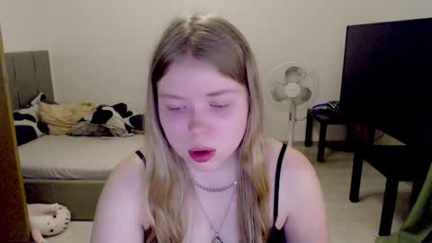 Snapshot of kitten_jenny01 chatting on November 3, 5:25 pm Jennyblonde and Emmabrunette online show from November 3, 5:25 pm