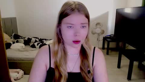 Snapshot of kitten_jenny01 chatting on November 4, 12:48 pm Jennyblonde and Emmabrunette online show from November 4, 12:48 pm