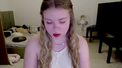 Snapshot of kitten_jenny01 chatting on November 7, 1:22 pm Jennyblonde and Emmabrunette online show from November 7, 1:22 pm