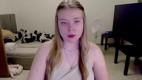 Snapshot of kitten_jenny01 chatting on November 20, 2:28 pm Jennyblonde and Emmabrunette online show from November 20, 2:28 pm