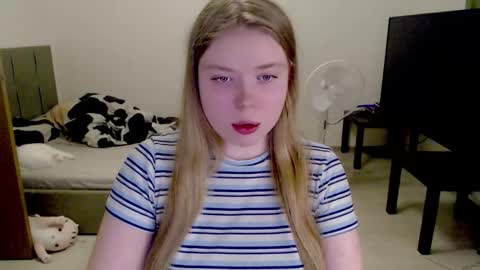 Snapshot of kitten_jenny01 chatting on November 21, 2:38 pm Jennyblonde and Emmabrunette online show from November 21, 2:38 pm