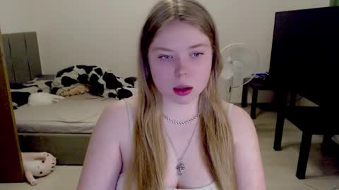 Snapshot of kitten_jenny01 chatting on November 23, 2:39 pm Jennyblonde and Emmabrunette online show from November 23, 2:39 pm