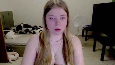 Snapshot of kitten_jenny01 chatting on November 24, 2:28 pm Jennyblonde and Emmabrunette online show from November 24, 2:28 pm