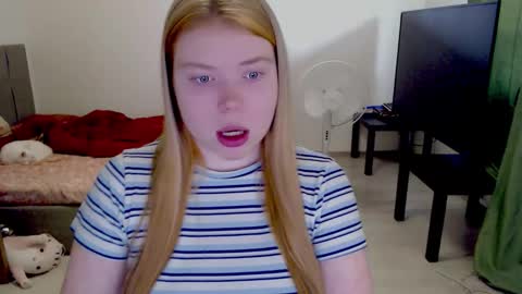 Jennyblonde and Emmabrunette online show from February 4, 11:27 am