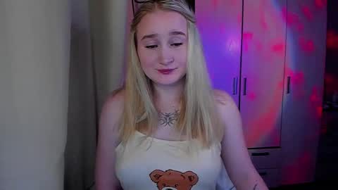 kitten_sun online show from April 17, 1:52 am