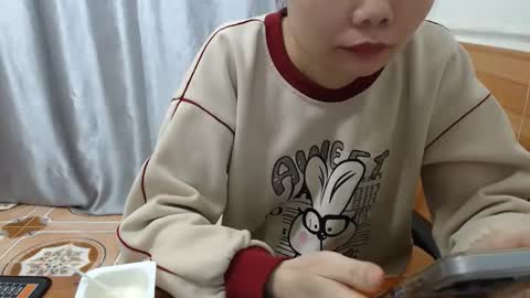 Snapshot of kitti_baby2x chatting on December 19, 2:40 am kitti_baby2x online show from December 19, 2:40 am