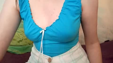 Snapshot of kittie_creme chatting on July 6, 10:56 am Kittie Creme online show from July 6, 10:56 am