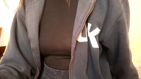 Snapshot of kittie_creme chatting on July 30, 1:32 pm Kittie Creme online show from July 30, 1:32 pm
