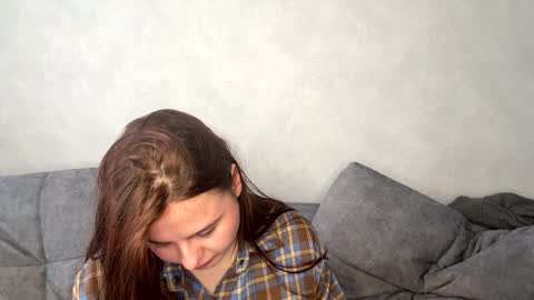 Ellaiza online show from April 2, 8:12 am