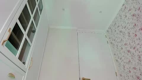 sophie online show from April 5, 7:00 pm