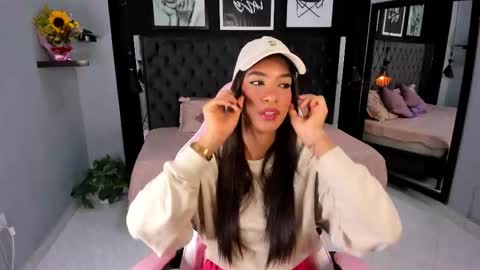 Snapshot of kitty_collins_ chatting on September 25, 10:52 am Kitty online show from September 25, 10:52 am