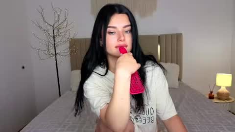 Snapshot of kitty_cut1ee_ chatting on June 19, 5:56 am kitty_cut1ee_ online show from June 19, 5:56 am