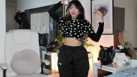 Snapshot of kitty_eliffe chatting on April 29, 11:33 pm kitty online show from April 29, 11:33 pm