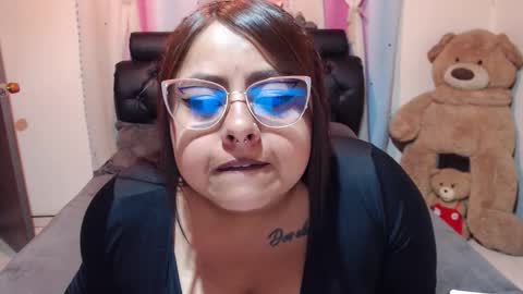 Snapshot of kitty_eyes chatting on September 18, 10:45 pm kitty online show from September 18, 10:45 pm