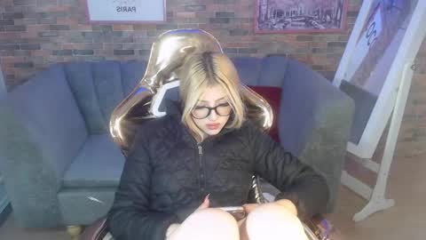 kitty_fox_b online show from March 7, 3:49 pm