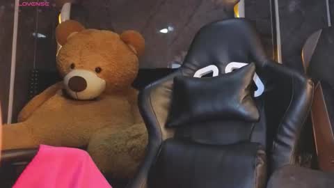 kitty_fox_b online show from November 27, 1:02 pm