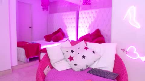 Snapshot of kitty_madness chatting on December 3, 2:59 pm KITTY online show from December 3, 2:59 pm