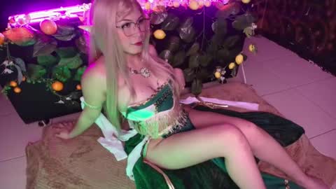 Snapshot of kitty_malach chatting on November 16, 2:28 am Kitty online show from November 16, 2:28 am