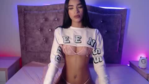 Snapshot of kitty_mia29 chatting on November 16, 6:41 am Kitty online show from November 16, 6:41 am