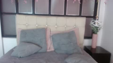 Snapshot of kitty_vibes_ chatting on December 14, 8:46 pm K I T T Y online show from December 14, 8:46 pm