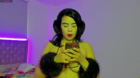 kitty_violet11 online show from April 14, 10:38 pm