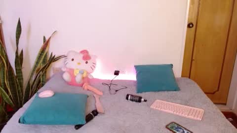 LAURA  help me reach 100likes online show from February 10, 5:55 am