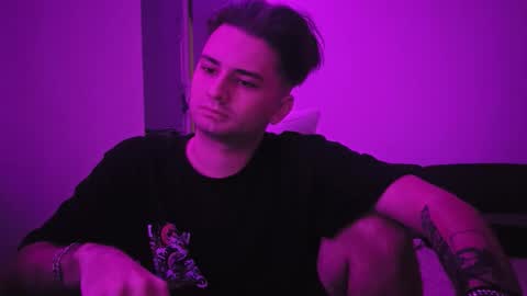 Snapshot of kittyeliz chatting on December 14, 10:36 pm Eliz online show from December 14, 10:36 pm