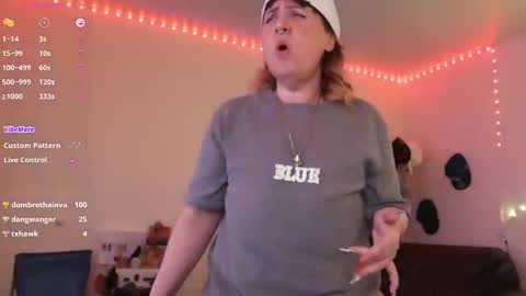 Snapshot of kittykay86 chatting on February 17, 9:35 am Bella Blue BBW online show from February 17, 9:35 am