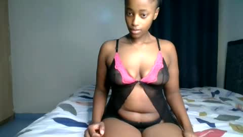 Snapshot of kittypettite chatting on July 12, 7:32 am Kittypettite online show from July 12, 7:32 am