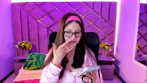 Snapshot of kittypinky01 chatting on June 3, 1:57 pm Sarah online show from June 3, 1:57 pm