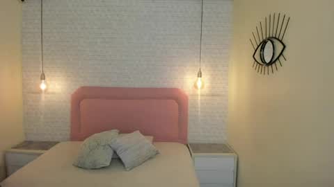  K I T T  Y  online show from April 10, 12:54 pm