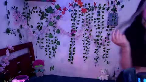 Kittyuwu  online show from April 9, 11:54 pm