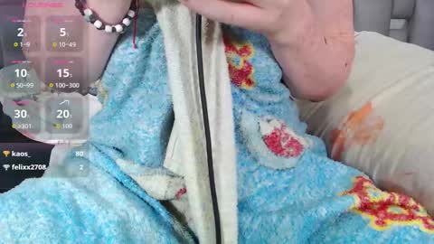 Snapshot of kittywhiteass chatting on October 7, 12:35 pm kittywhiteass online show from October 7, 12:35 pm