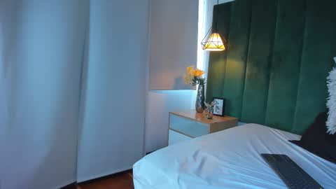 Snapshot of kittyy_milk chatting on October 17, 8:33 pm K I T T Y Y online show from October 17, 8:33 pm