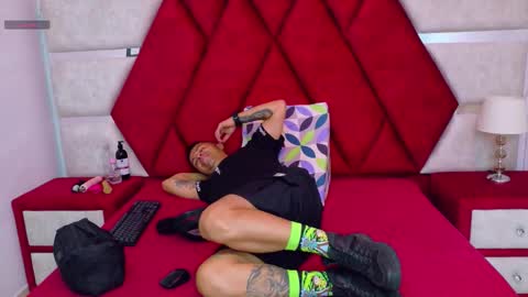 Snapshot of kity_spiderr chatting on November 1, 12:29 pm Luisa y Jairo online show from November 1, 12:29 pm